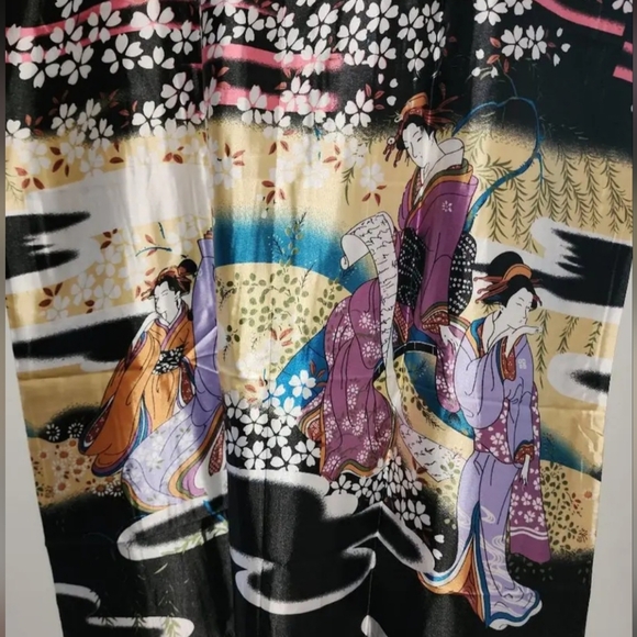 NIP Stunning Black Silky Geisha Style Robe - Picture 12 of 13